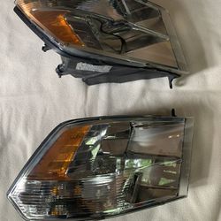 2014 Ram 2500 Original OEM Halogen Headlights in excellent shape.   Should fit from 1500 to 3500