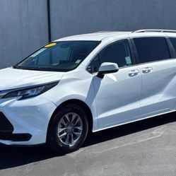 2021 Toyota Sienna LE Minivan 4D