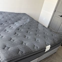 Bobs memory foam Queen Bed Set 