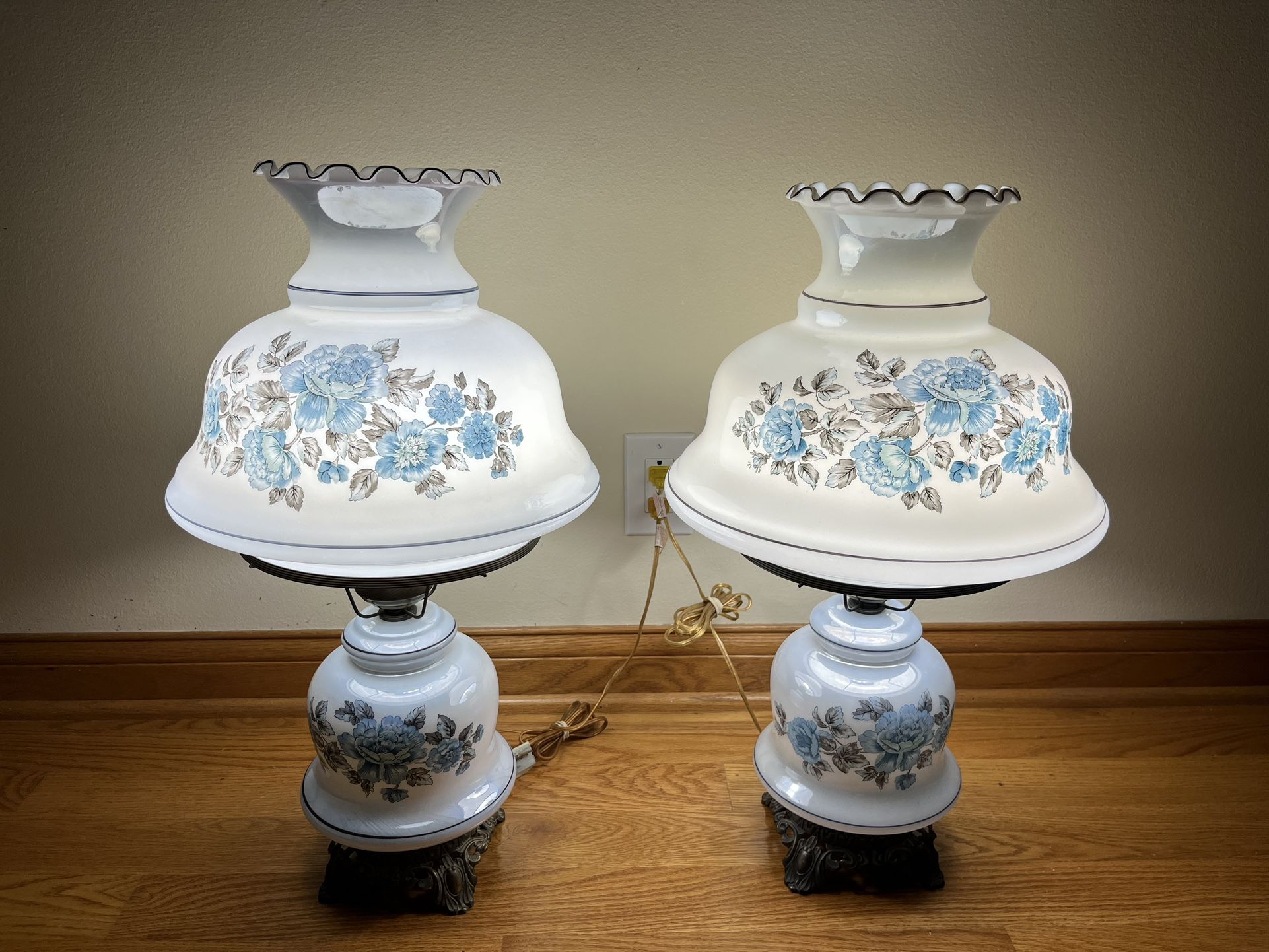 Vintage/Antique Gone With The Wind Hurricane Parlor Lamps (2)