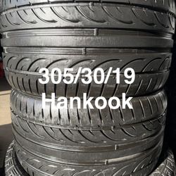 305/30/19 (2) Hankook Ventus V12 evo2