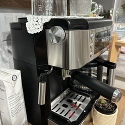 De'Longhi All-In-One Combination Coffee and Espresso Machine COM530M: 10-Cup, 15 Bars, Digital Timer, Black