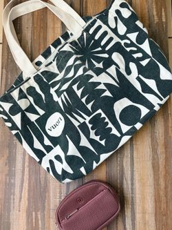Vuori Bag and Lululemon City Essentials 2L