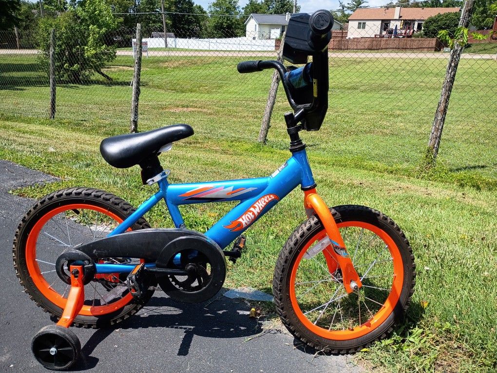 New-Little Boy's ''Hot Wheels'' Bicycle