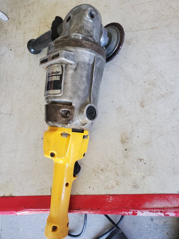 Black Decker 7" Angler Sander