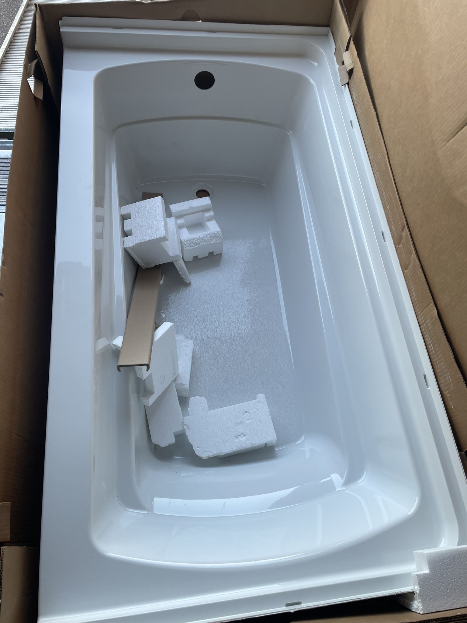 STERLING 60 In. X 32 In. Soaking Bathtub With Left