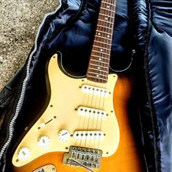 Fender Squier Affinity Sunburst Stratocaster Left-Handed w/ Acc.