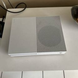 Xbox one white gaming console