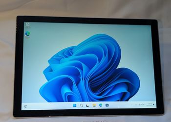 Very Nice MICROSOFT SURFACE PRO 7 WINDOWS 11 TABLET i5 Processor 8GB RAM