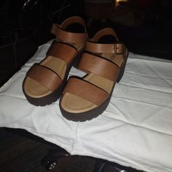 Soda Sandels Size 7