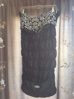 Stroller blanket zips up warm