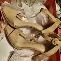 New In Box Tan Microsuede Heels Sz 6M