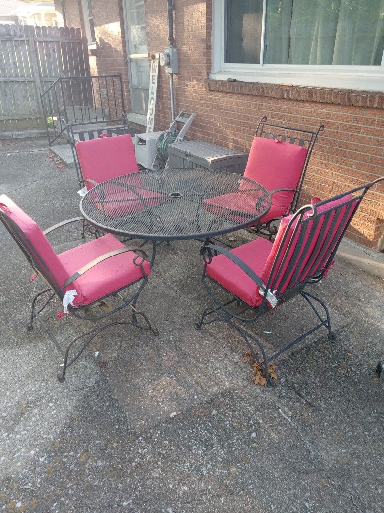 Patio Table And Chairs 