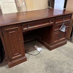 New Executive Desk W/plug In Power Enclosed