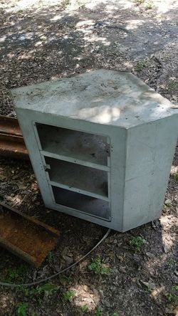 Corner storage cabinet