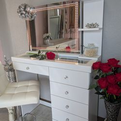 VANITY WITH BLUETOOTH NEW 