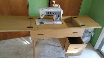 Singer Vintage Sewing Machine table/desk (70's model)