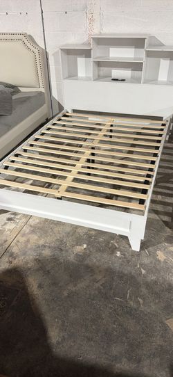 Queen Size Wooden Platform Bed with Storage Headboard