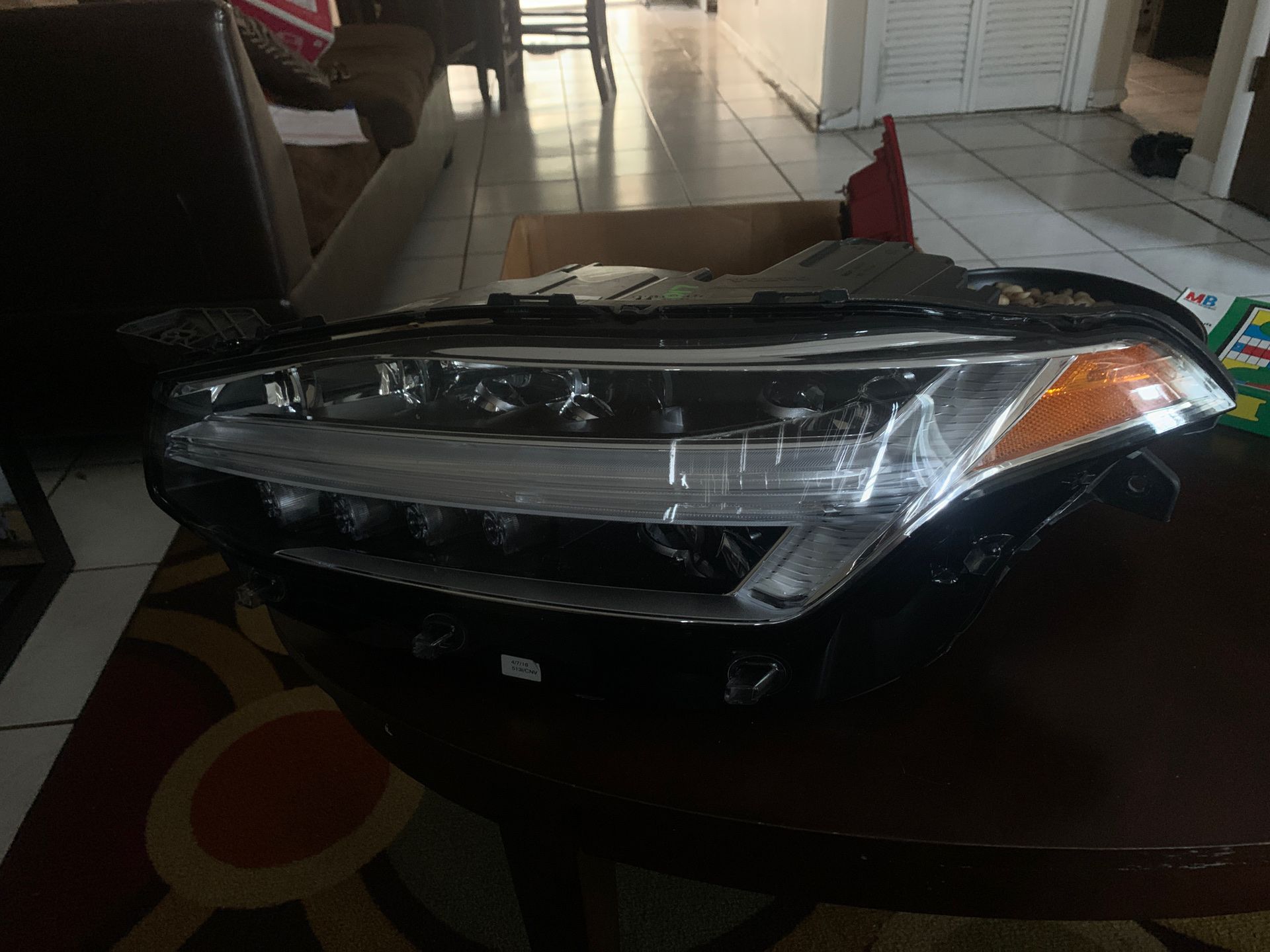 Headlight Volvo XC90 2017