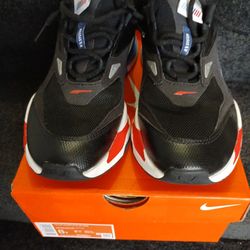 Grade School Sneakers 