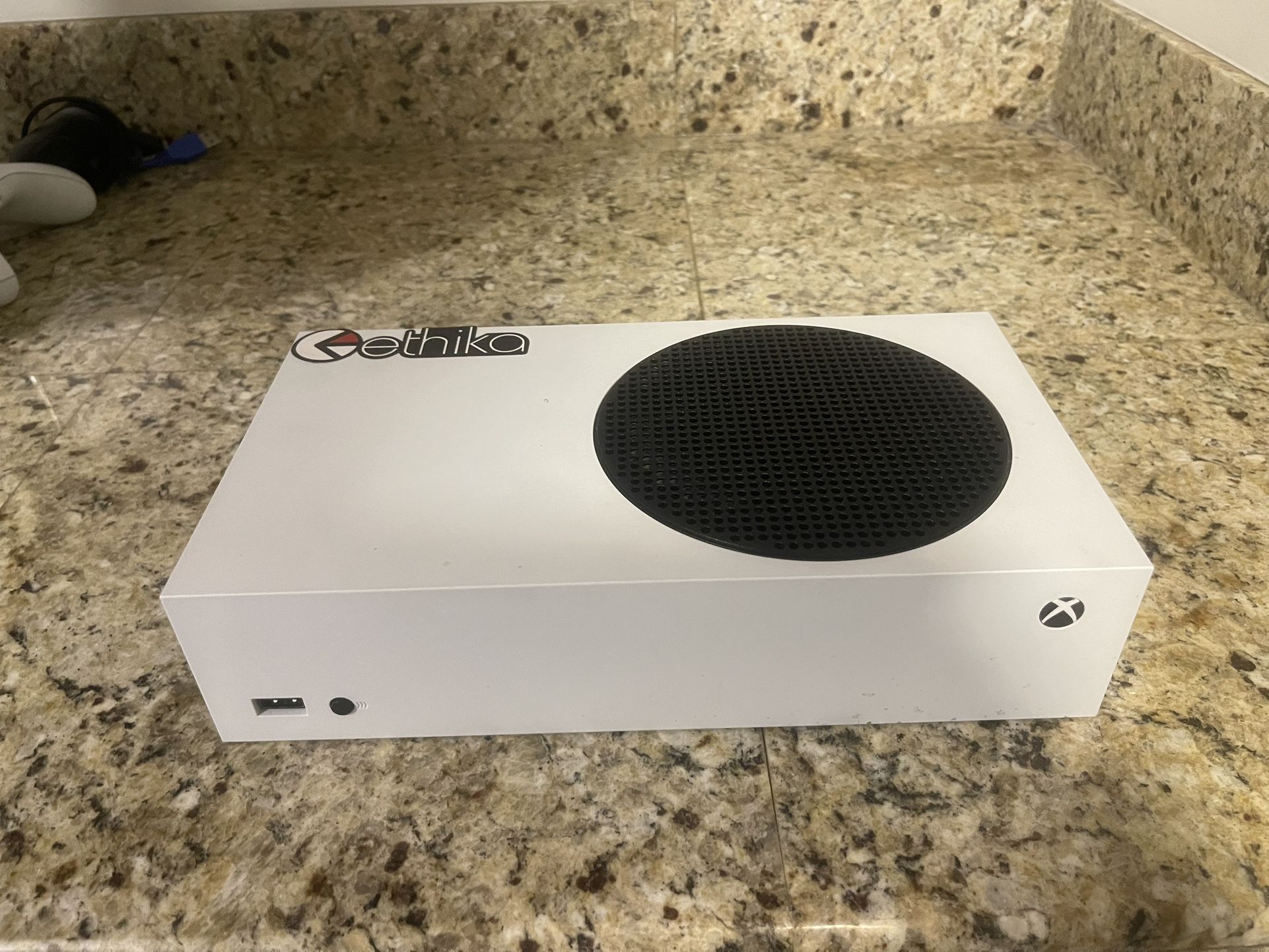 Xbox Series S + Wireless Controller – Ready to Play!
