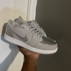 Jordan 1 Low Metallic Silver 