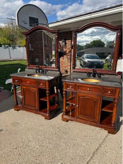 Bathroom vanity cabinet with mirror