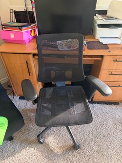 Black Mesh Office Chair with Armrests