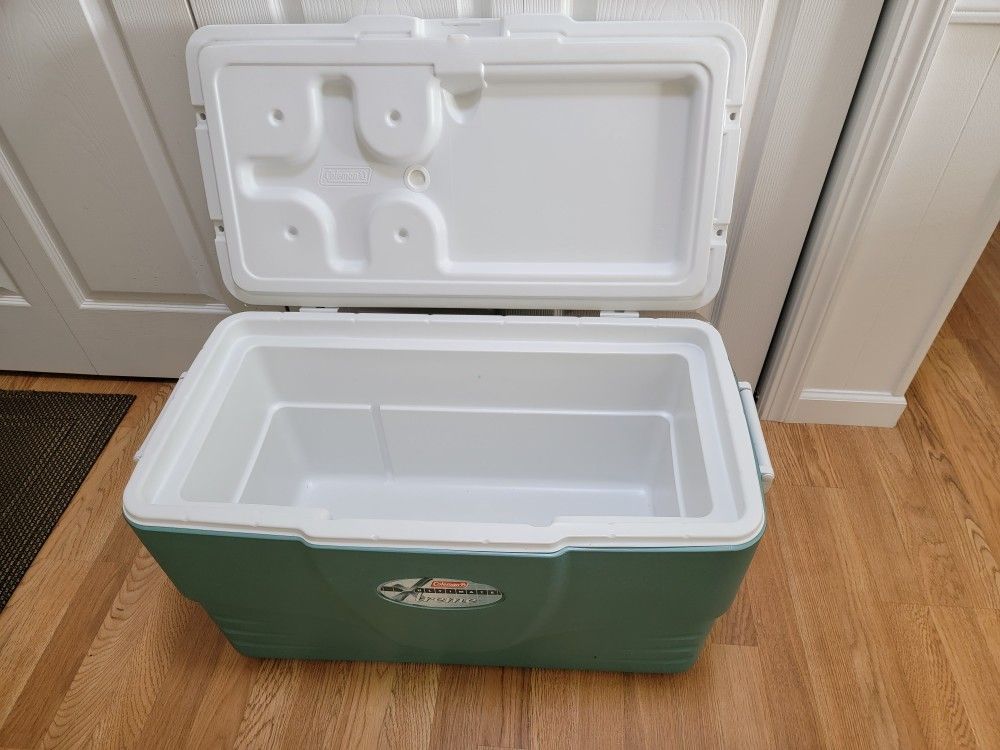 COLEMAN ULTIMATE EXTREME COOLER.