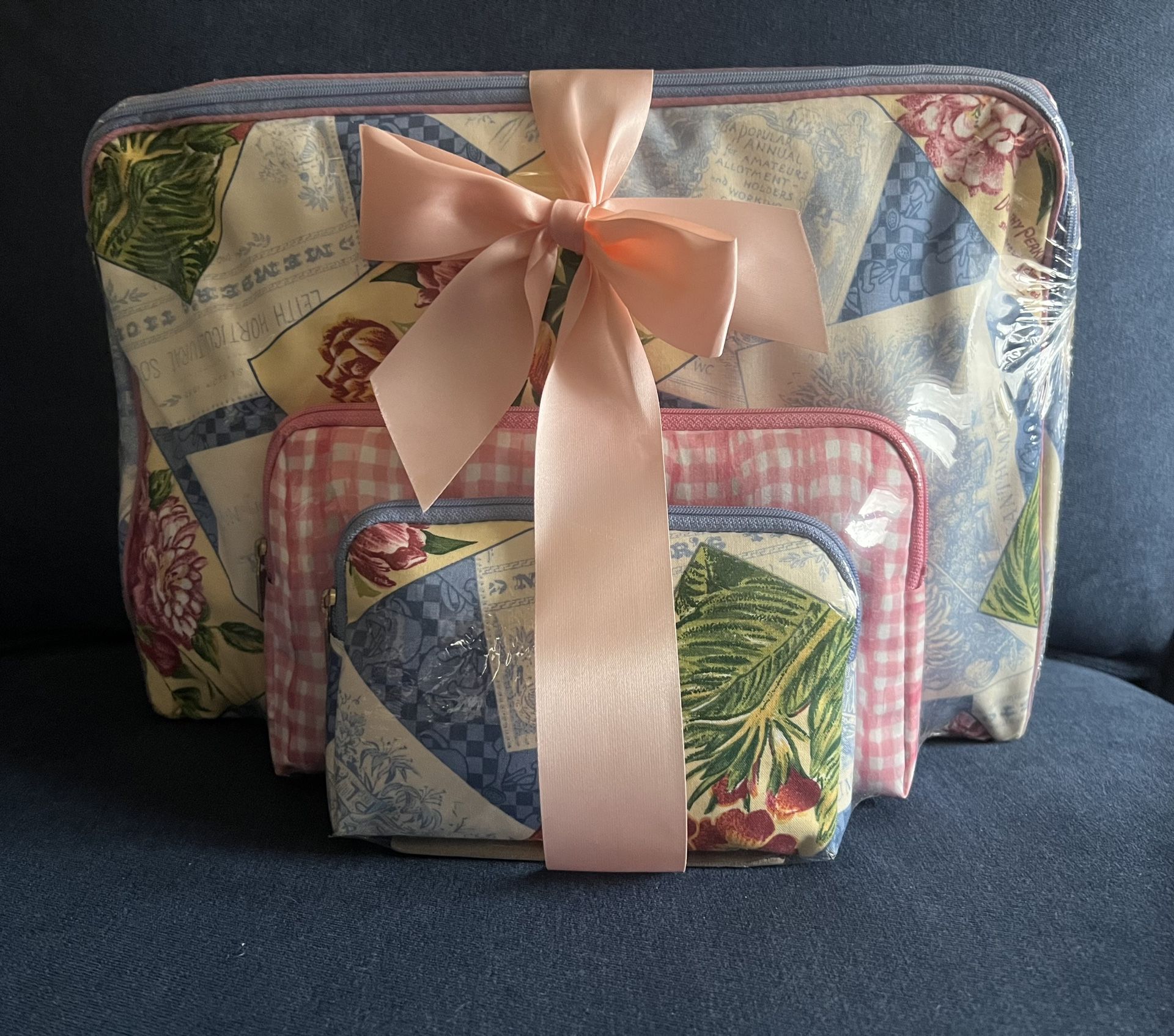 Combination 3 Bag Of Cards, Cosmetics, Hair Product Bags.