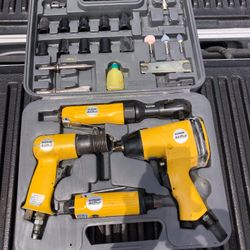 Air Compressor W tools works   Needs a hose 
