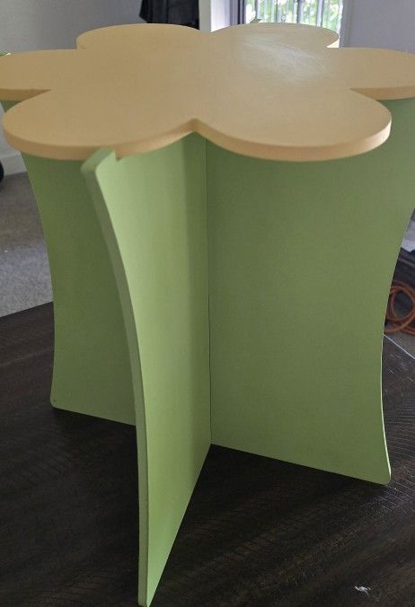 Cute Flower Table