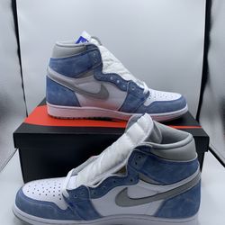 Jordan 1 Hyper Royal