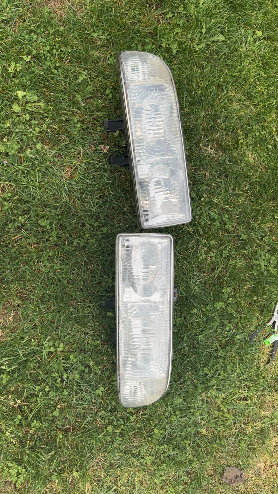 Headlights 98-04 Chevy S10/blazer OEM