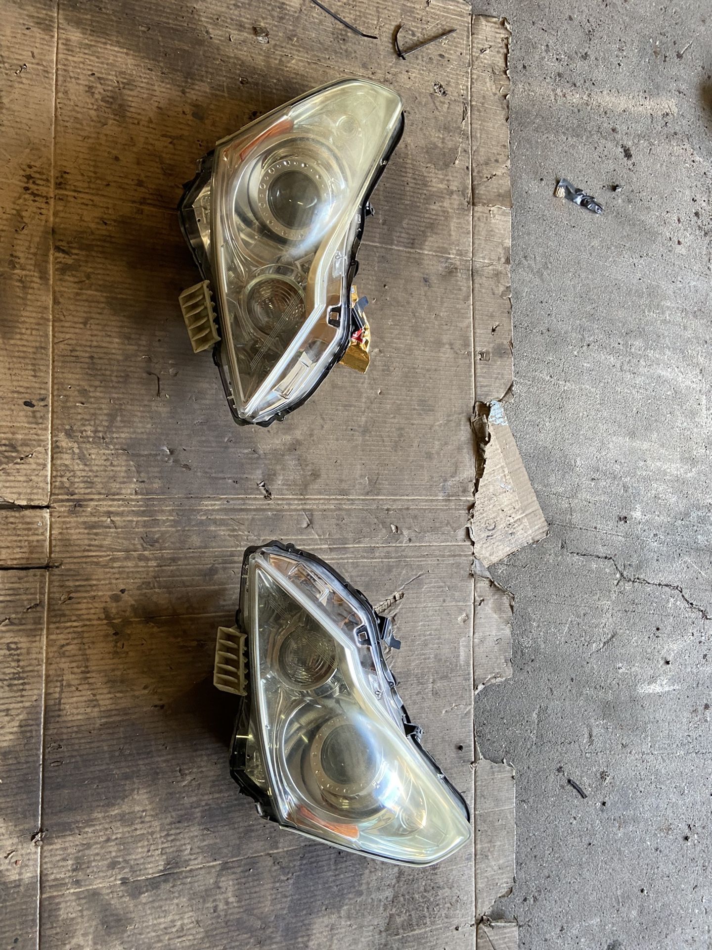 Infiniti G37x Sedan Headlights