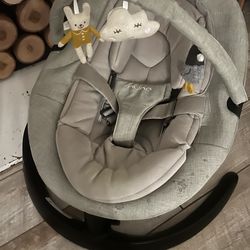 Nuna leaf seat and rocker with toy