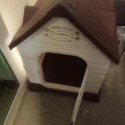 DOG HOUSE 
