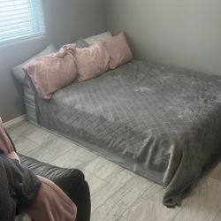 Queen Bed w box spring 