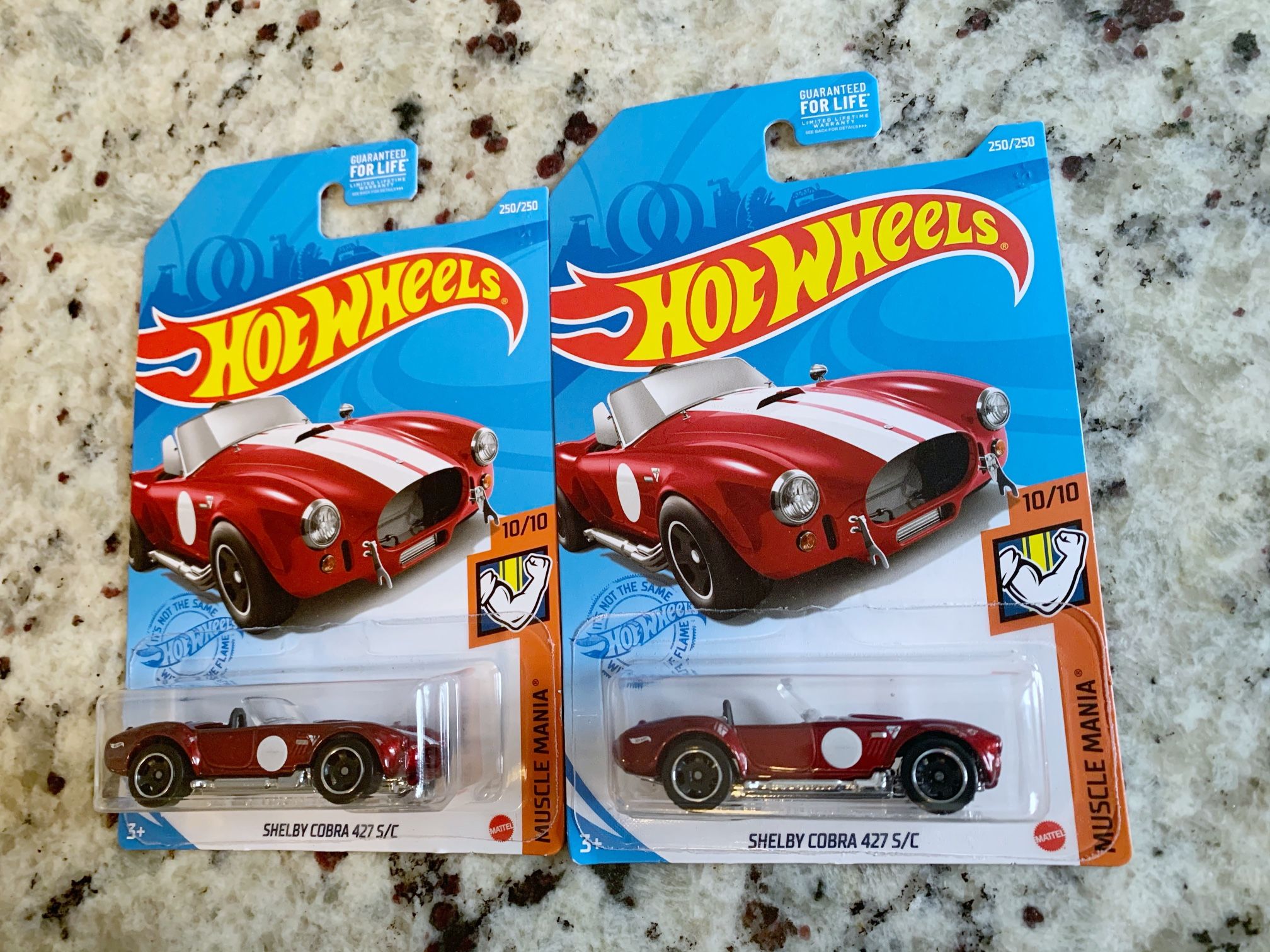 2 Hot Wheels Mainline Shelby Cobra 427 S/C.