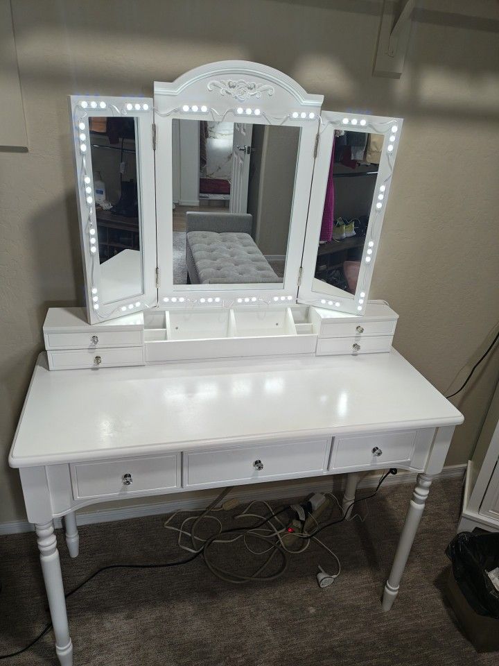 White Vanity WithLED Lighting And Stool