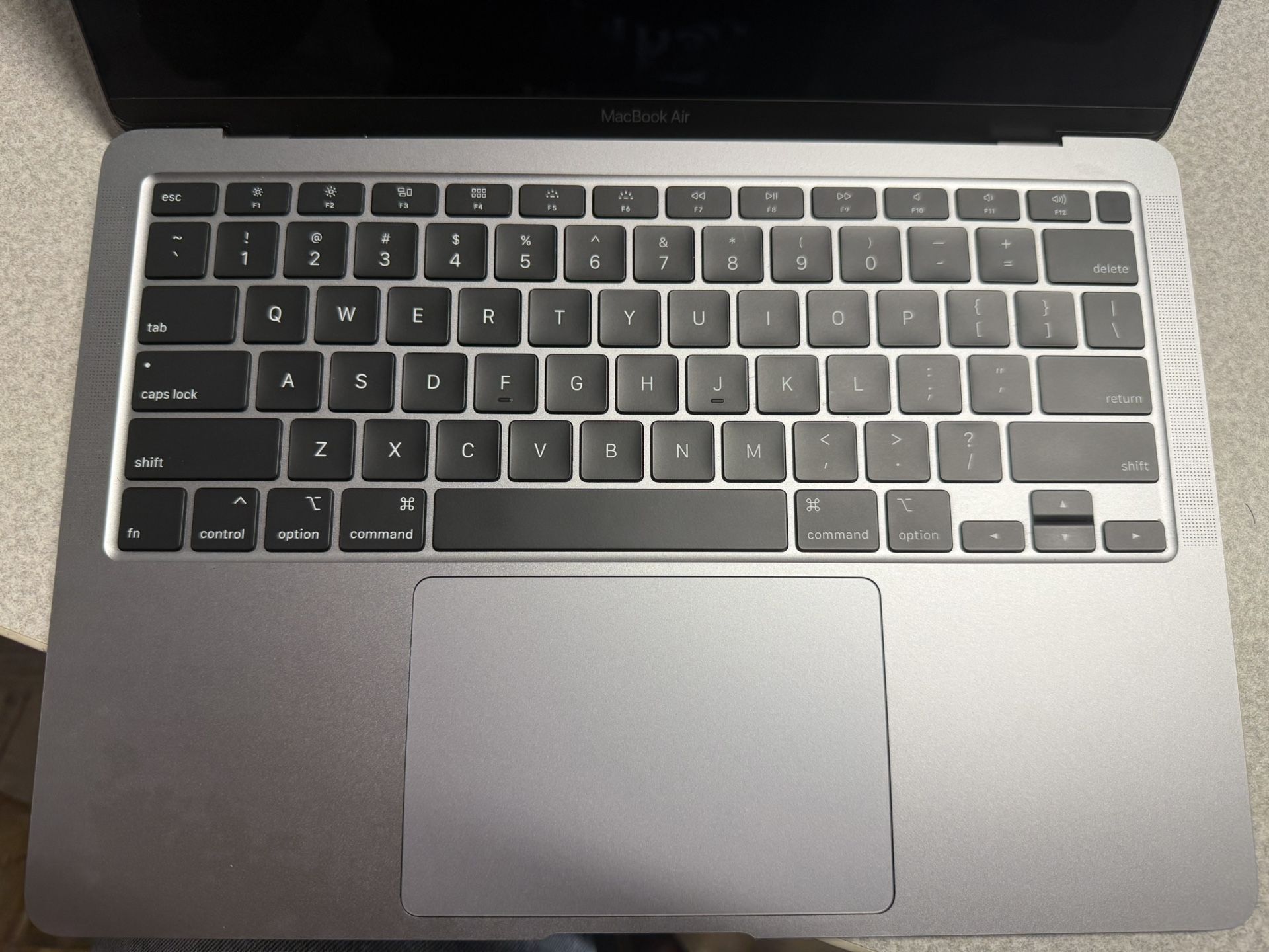 MacBook Air 2020 8 RAM / 128 GB Capacity Intel Chip