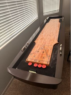 Shuffle board