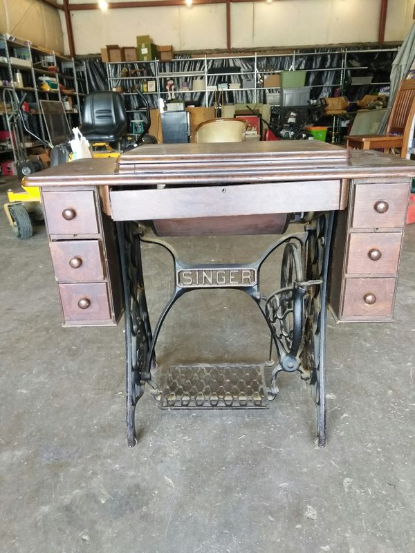Antique Sewing Machine/ Singer Sewing machine for Sale in Florence, KY
