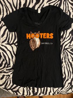 Hooters San Diego CA Black V-Neck T-Shirt
