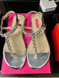 Woman’s Sandals 8.5