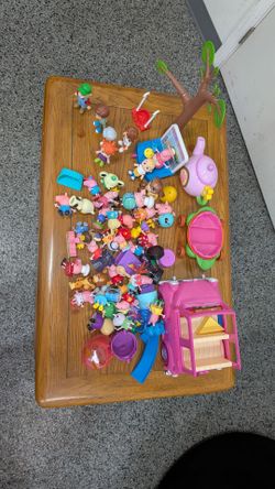 Peppa pig toys figures. Over 45 pieces