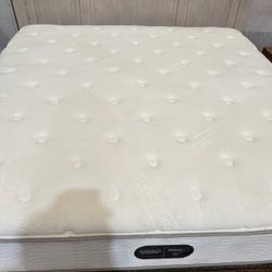 Nice 🔥KING MATTRESS 🔥AND BOX 🔥Spring 