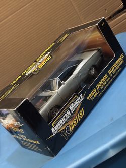 American Muscle 1969 Dodge Superbee 1:18 Scale Diecast New Silver 10 Fastest