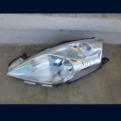 2015 - 2017 NISSAN LEAF LEFT HEADLIGHT
DRIVER SIDE HALOGEN GENUINE USED
OEM. i1