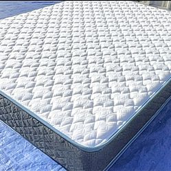 😴 Sleepy's Queen Mattress | Like New | DELIVERY AVAILABLE 🚛